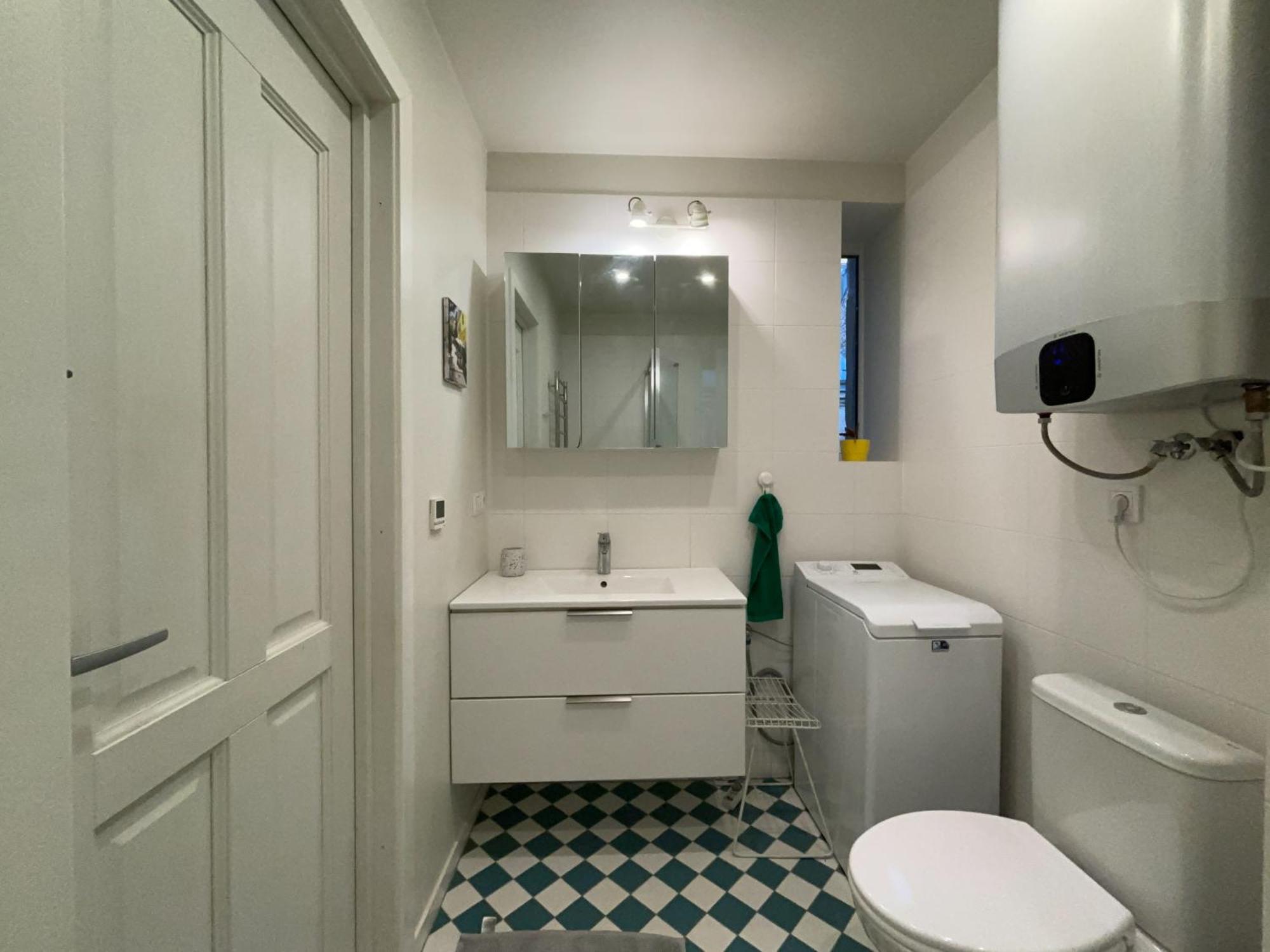 Charming And Spacious In The Embassy Area Leilighet Riga